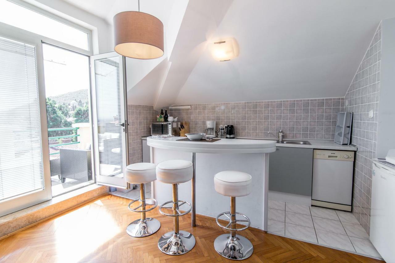 Penthouse And Piano Nobile Prkg Wifi Garden Near Beach Away From Roads Opatija Buitenkant foto